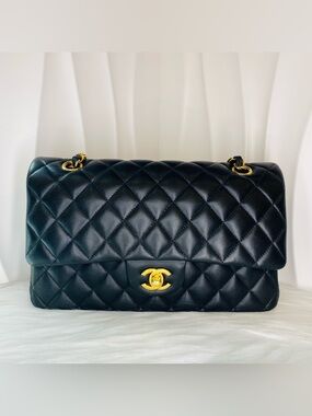 CHANEL Classic Flap bag Black Quilted Lambskin Shoulder Bag with Gold Hardware